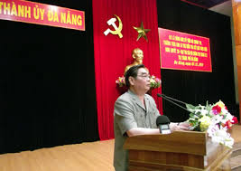 សាមជិកអចន្រ្តៃ គណះកលេខាវៀតណាមបំពេញការងារនៅទីក្រុង Da  Nang។